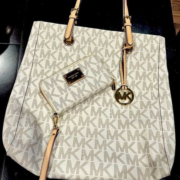 Michael Kors handbag w/matching wallet - Picture 1 of 9